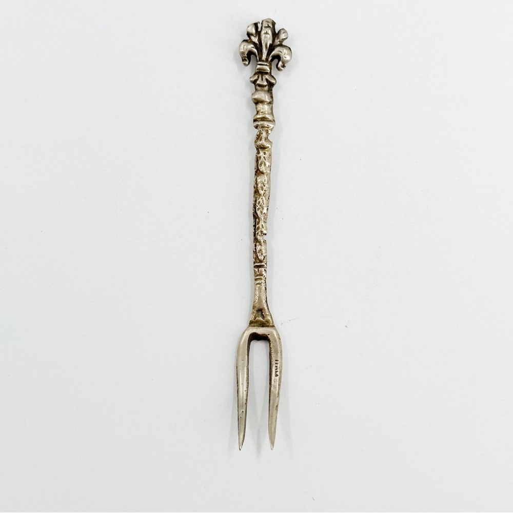 Silver ANTIQUE OLIVE FORK - FLEUR DE LIS​ - Picture 2 of 4